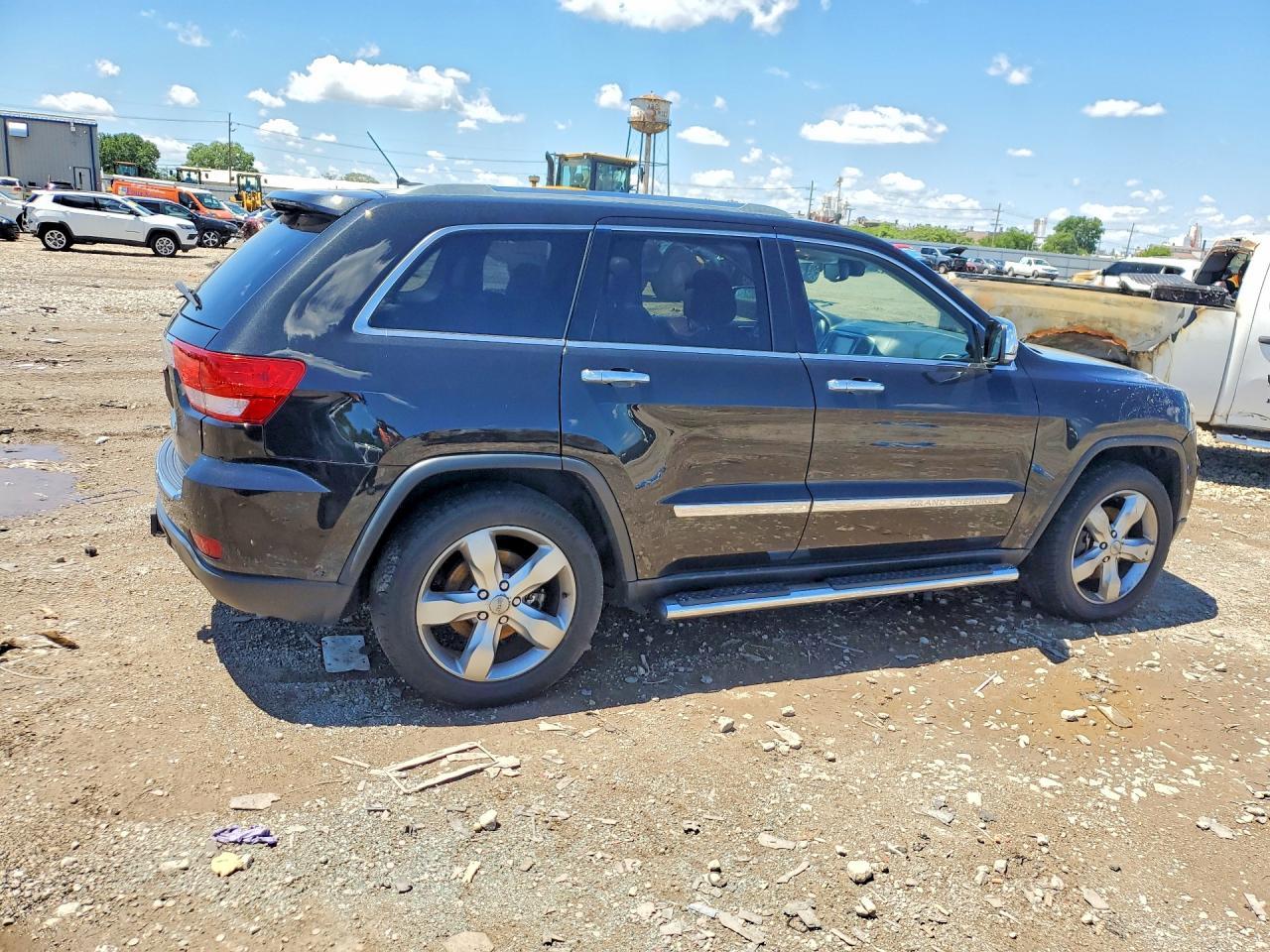 2012 Jeep Grand Cherokee Overland - Image 3