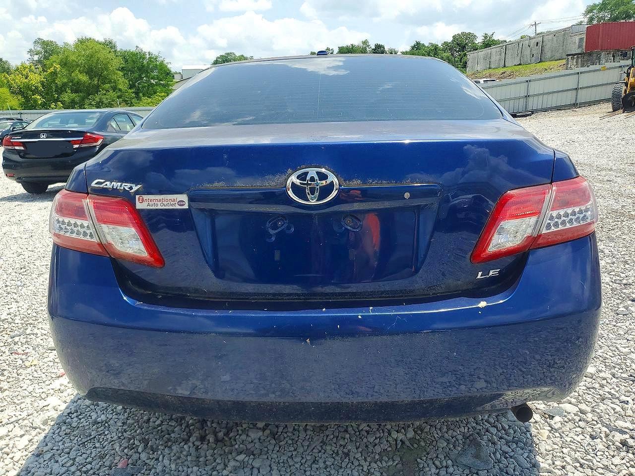 2011 Toyota Camry Le - Фото 6