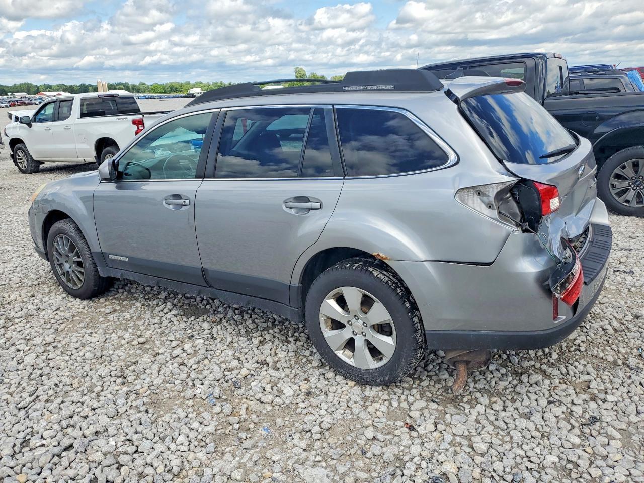 2011 Subaru Outback 2.5I Limited - Фото 2
