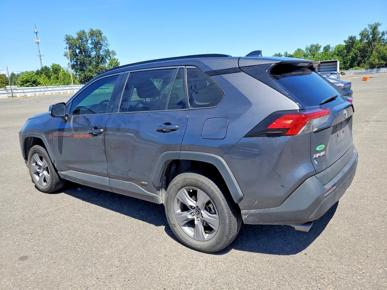 2022 Toyota Rav4 Xle - Image 2