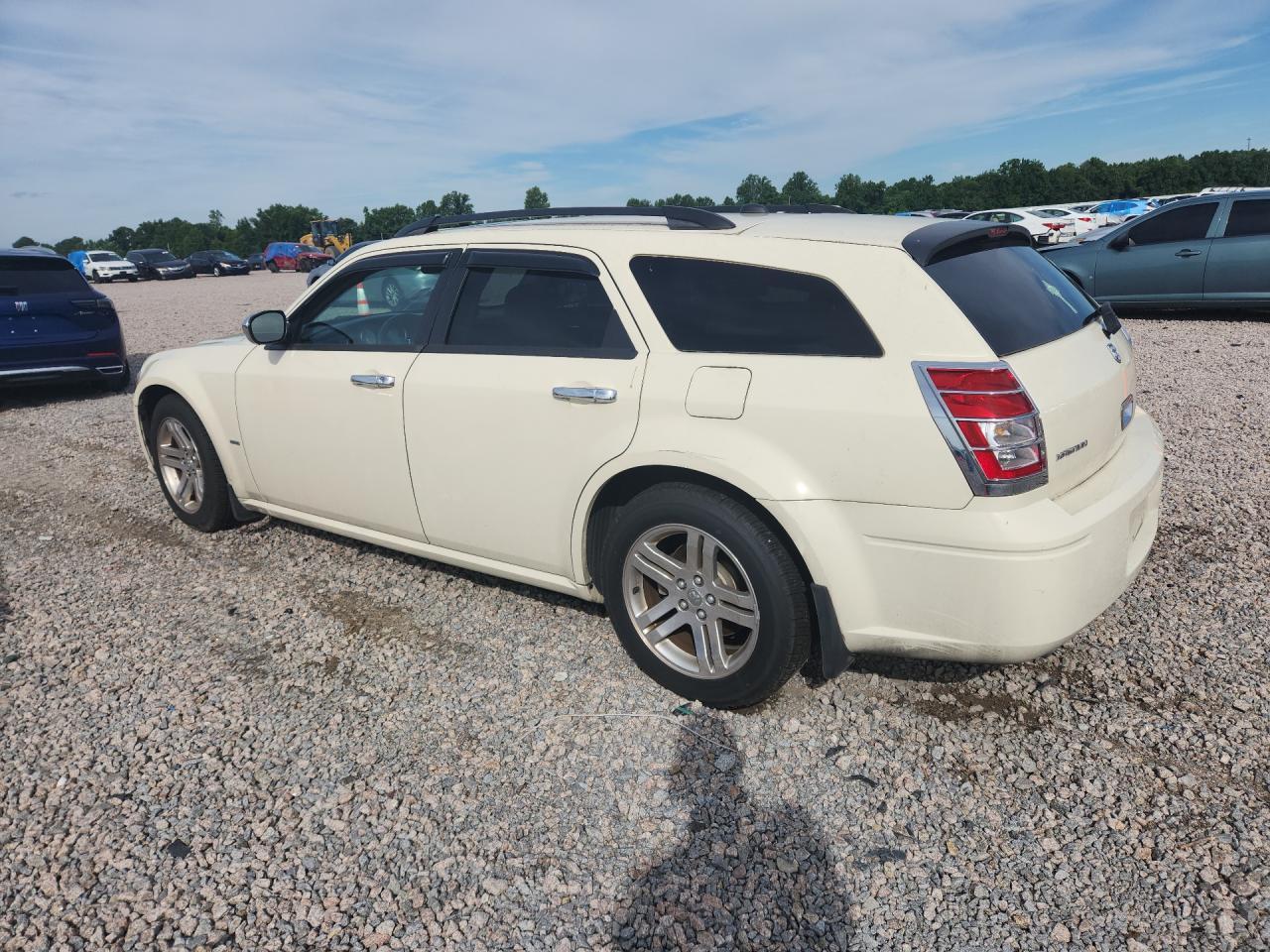 2005 Dodge Magnum R - Image 2