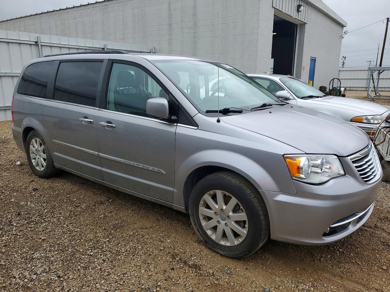 2015 Chrysler Town & Country Touring - Фото 4
