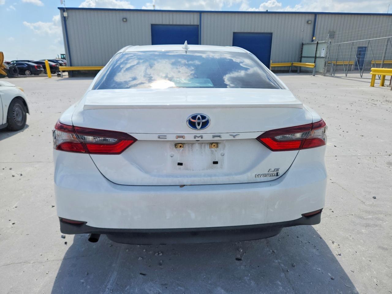 2022 Toyota Camry Le - Фото 6
