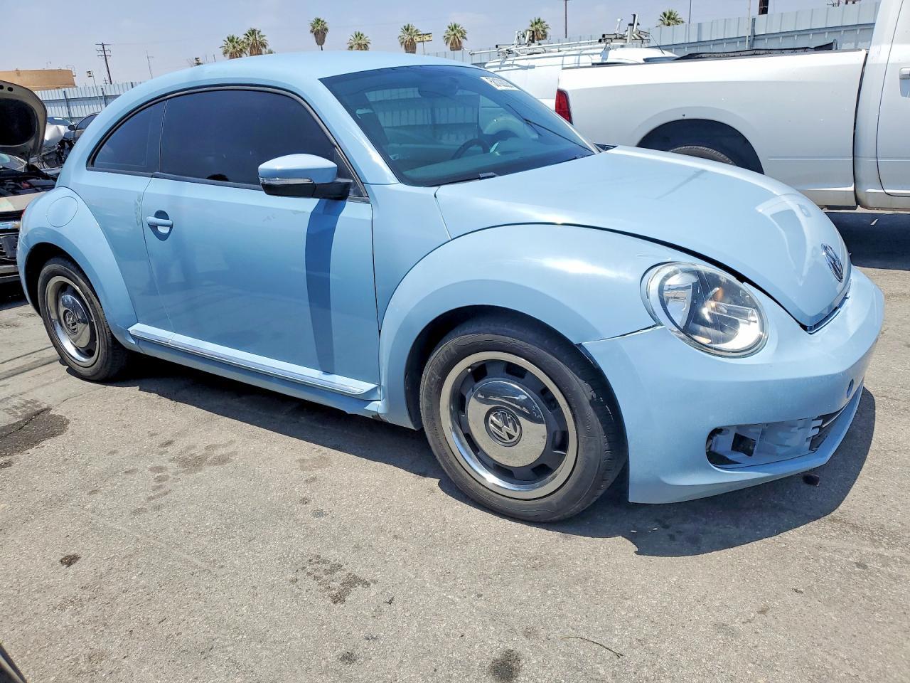 2012 Volkswagen Beetle - Фото 4