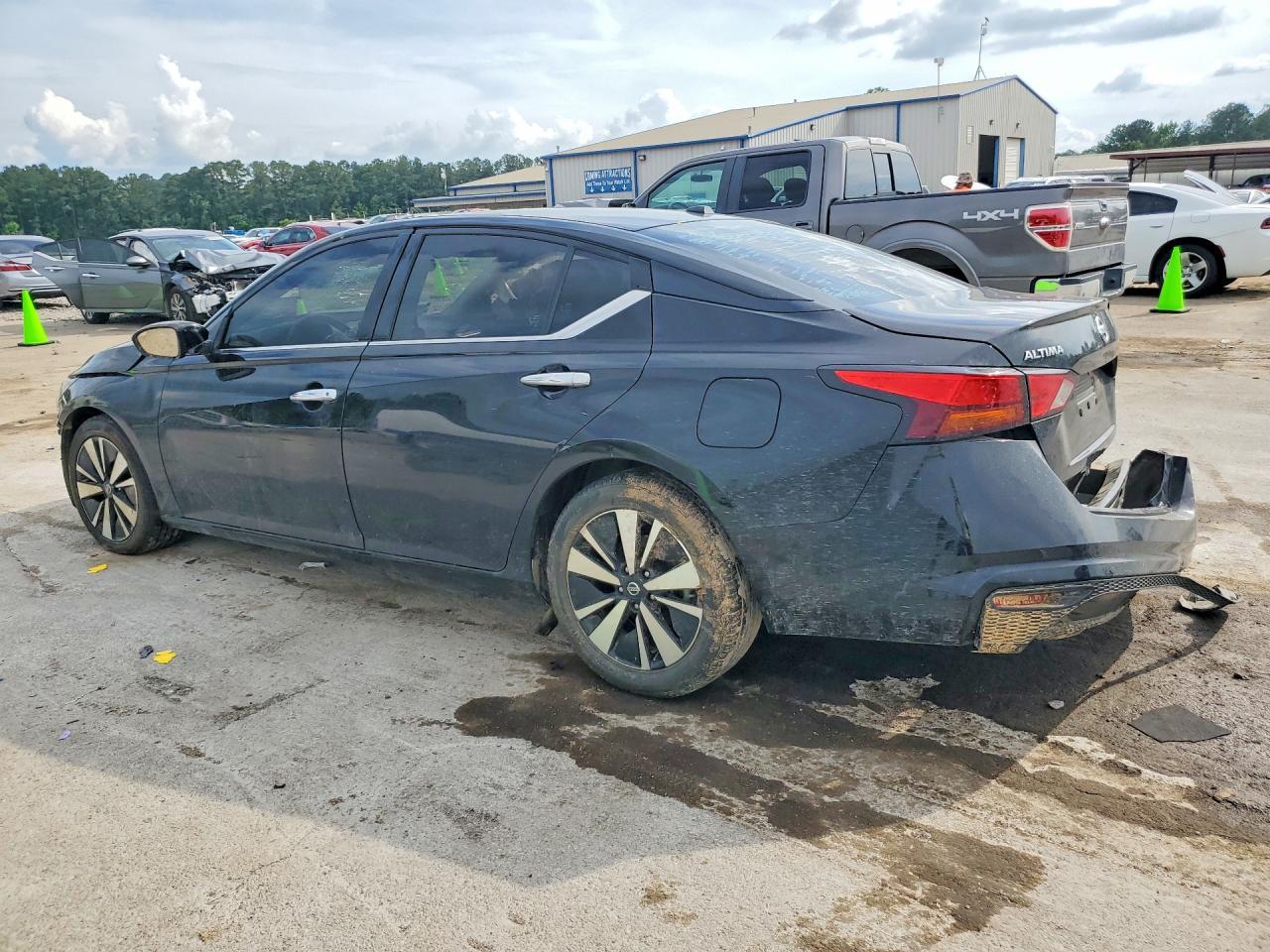 2019 Nissan Altima Sl - Image 2