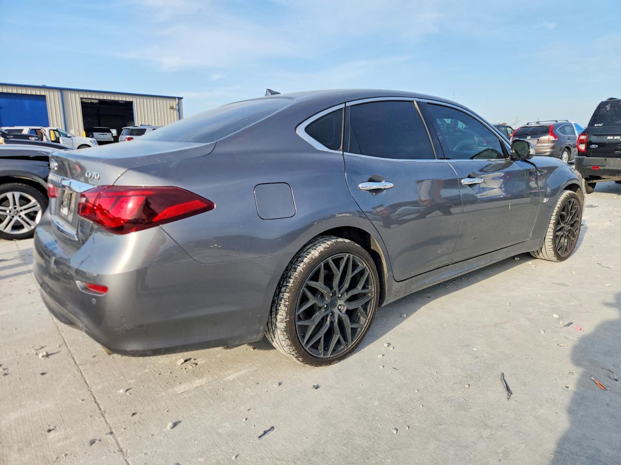 2015 Infiniti Q70 3.7 - Image 3