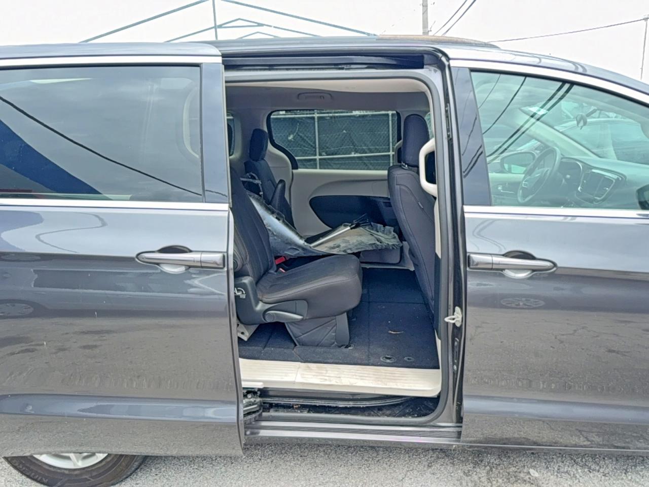 2018 Chrysler Pacifica Lx - Image 6