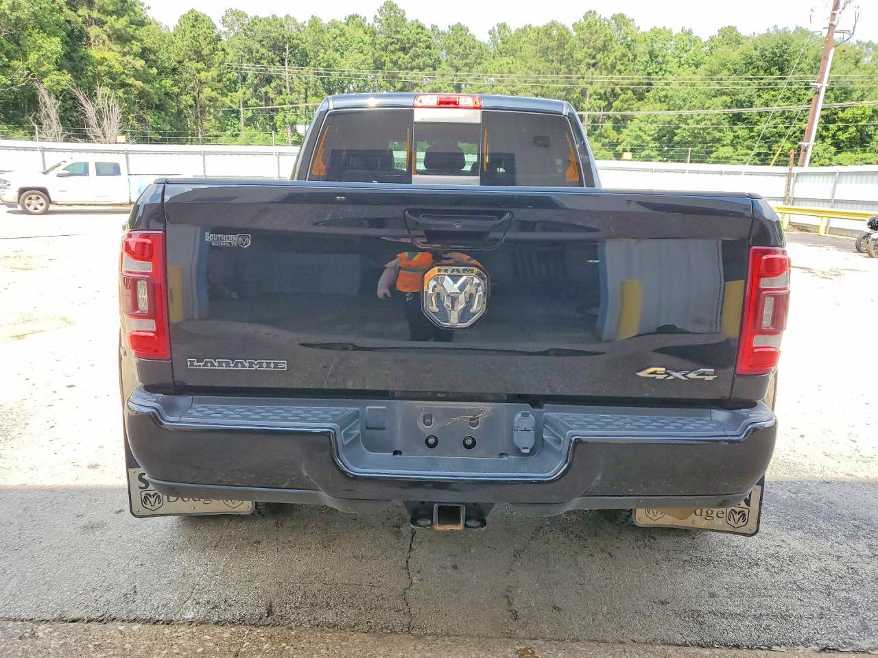 2022 Ram 3500 Laramie - Фото 6
