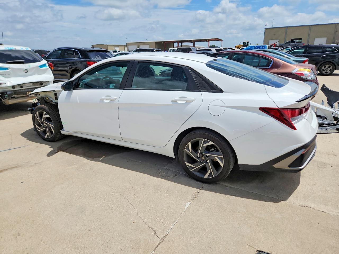 2025 Hyundai Elantra Sel Sport - Фото 2