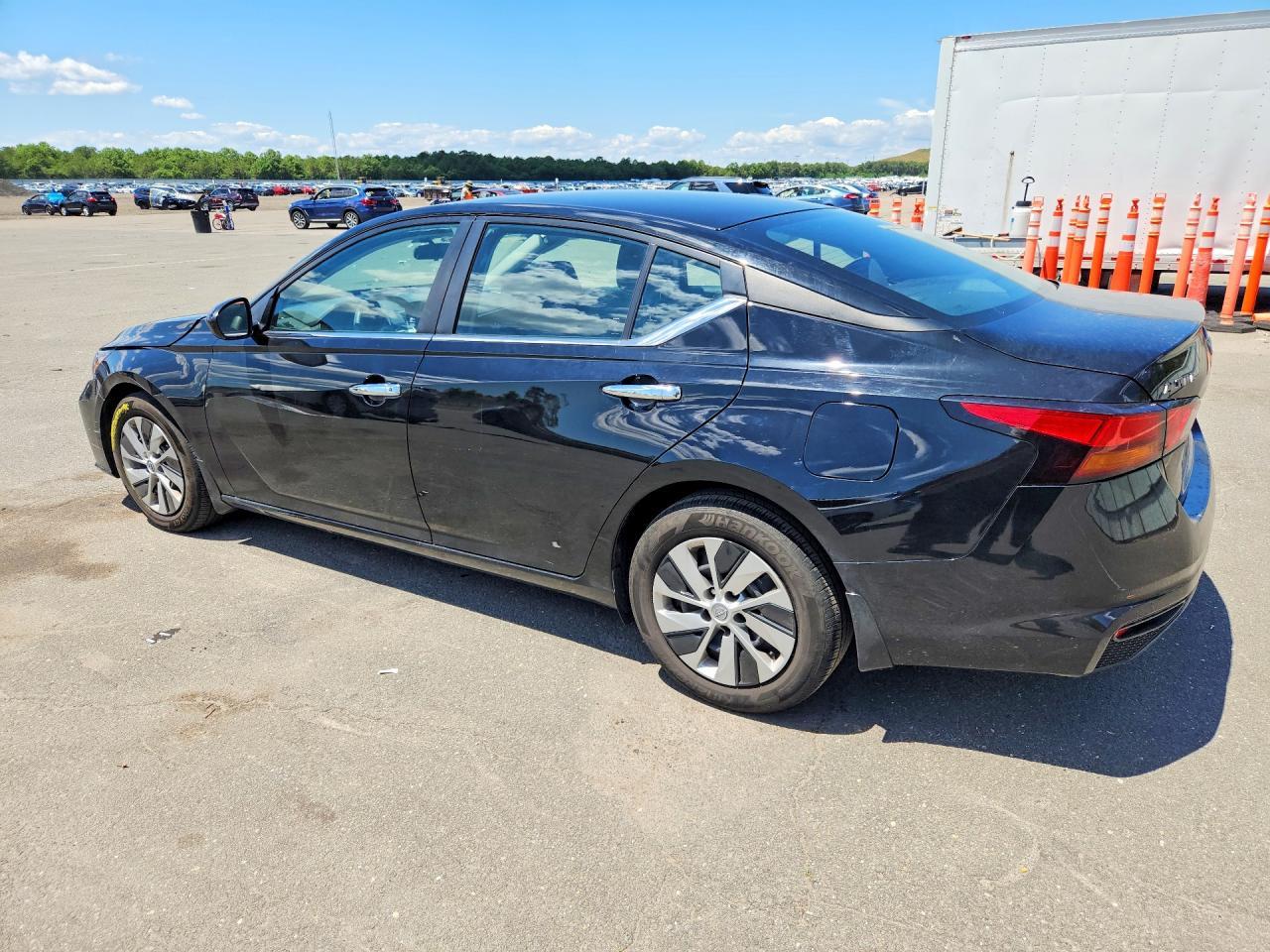 2023 Nissan Altima S - Image 2