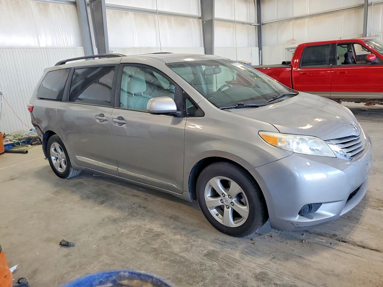 2015 Toyota Sienna Le - Фото 4