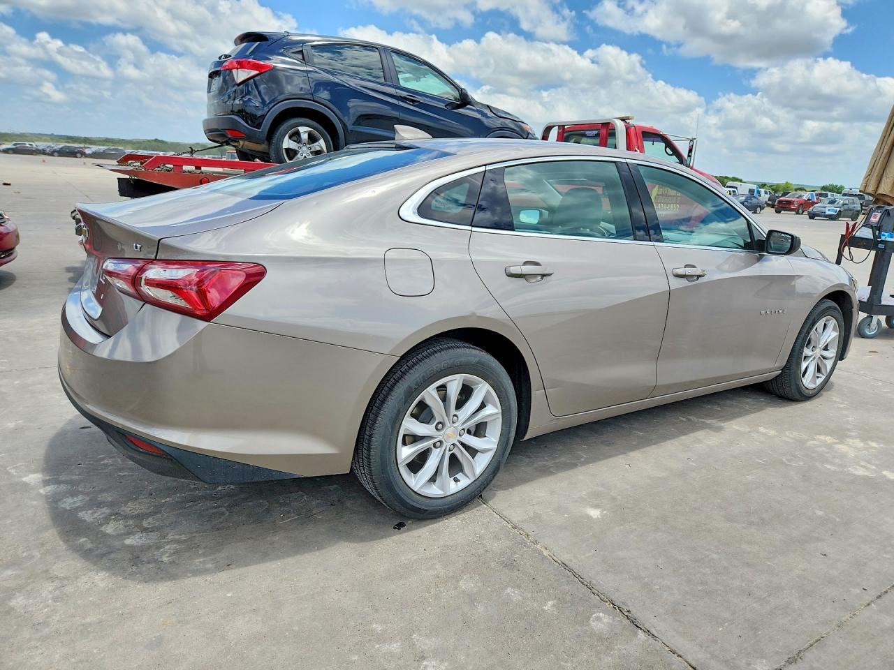 2022 Chevrolet Malibu Lt - Image 3