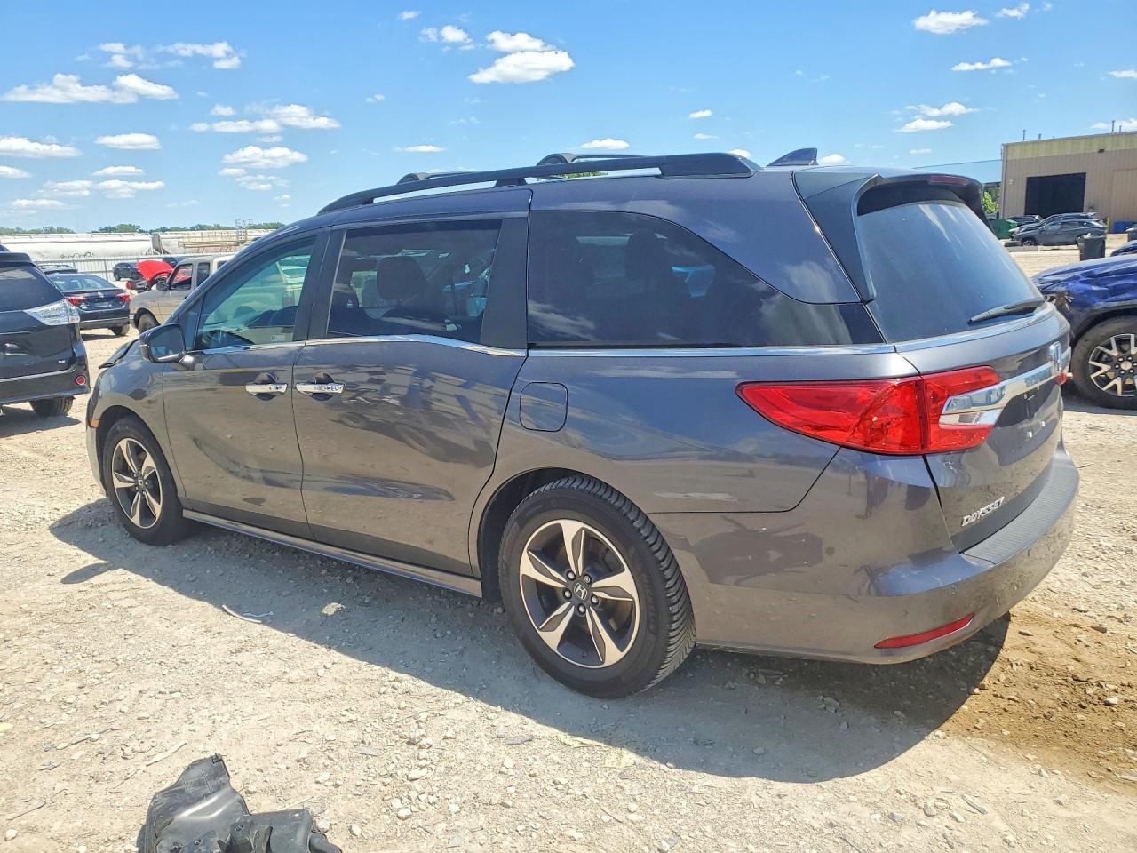 2019 Honda Odyssey Touring - Image 2