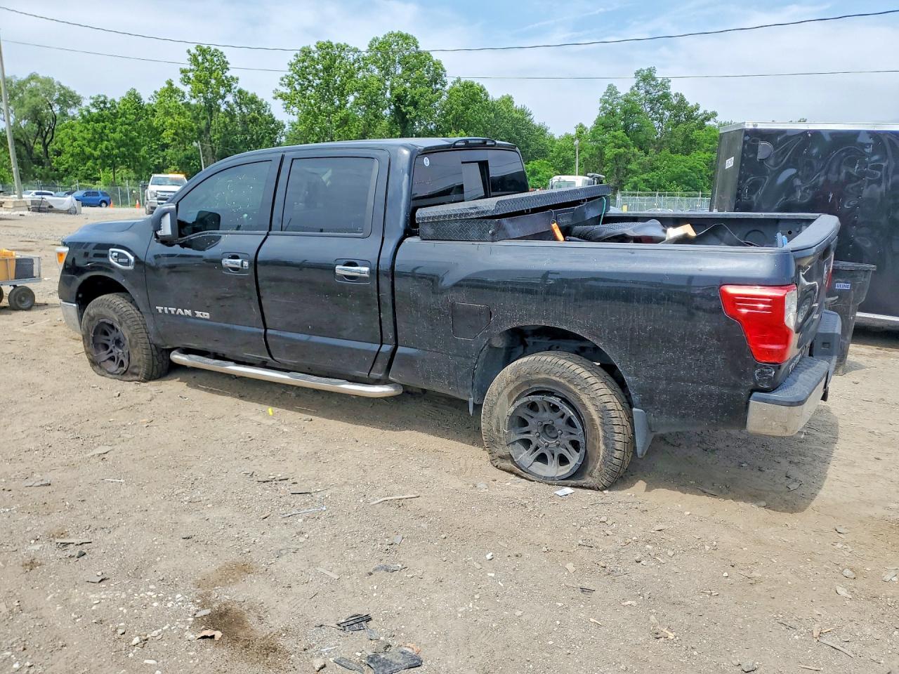2017 Nissan Titan Xd Sv - Image 2