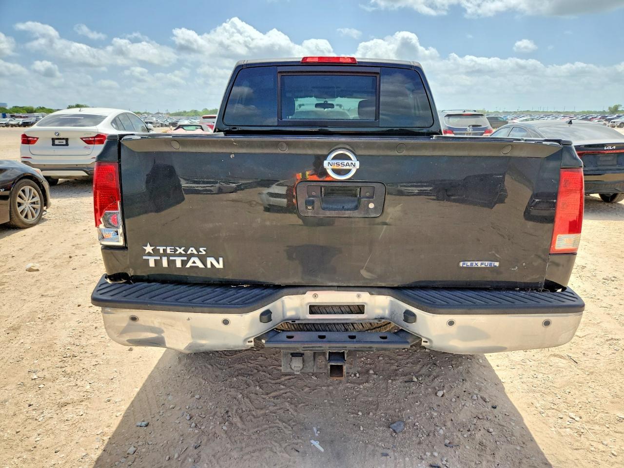 2015 Nissan Titan Sv - Image 6