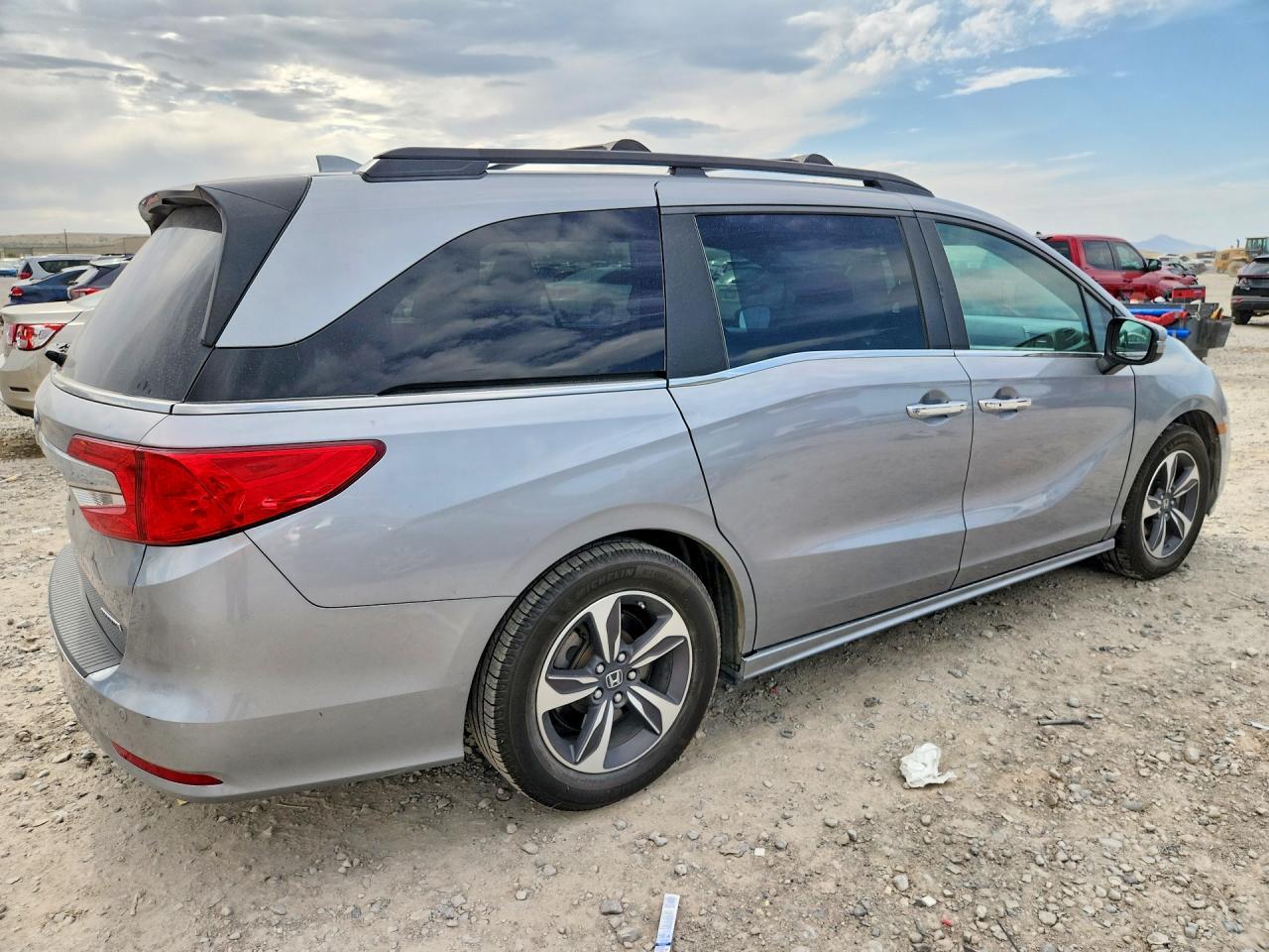 2019 Honda Odyssey Touring - Image 3