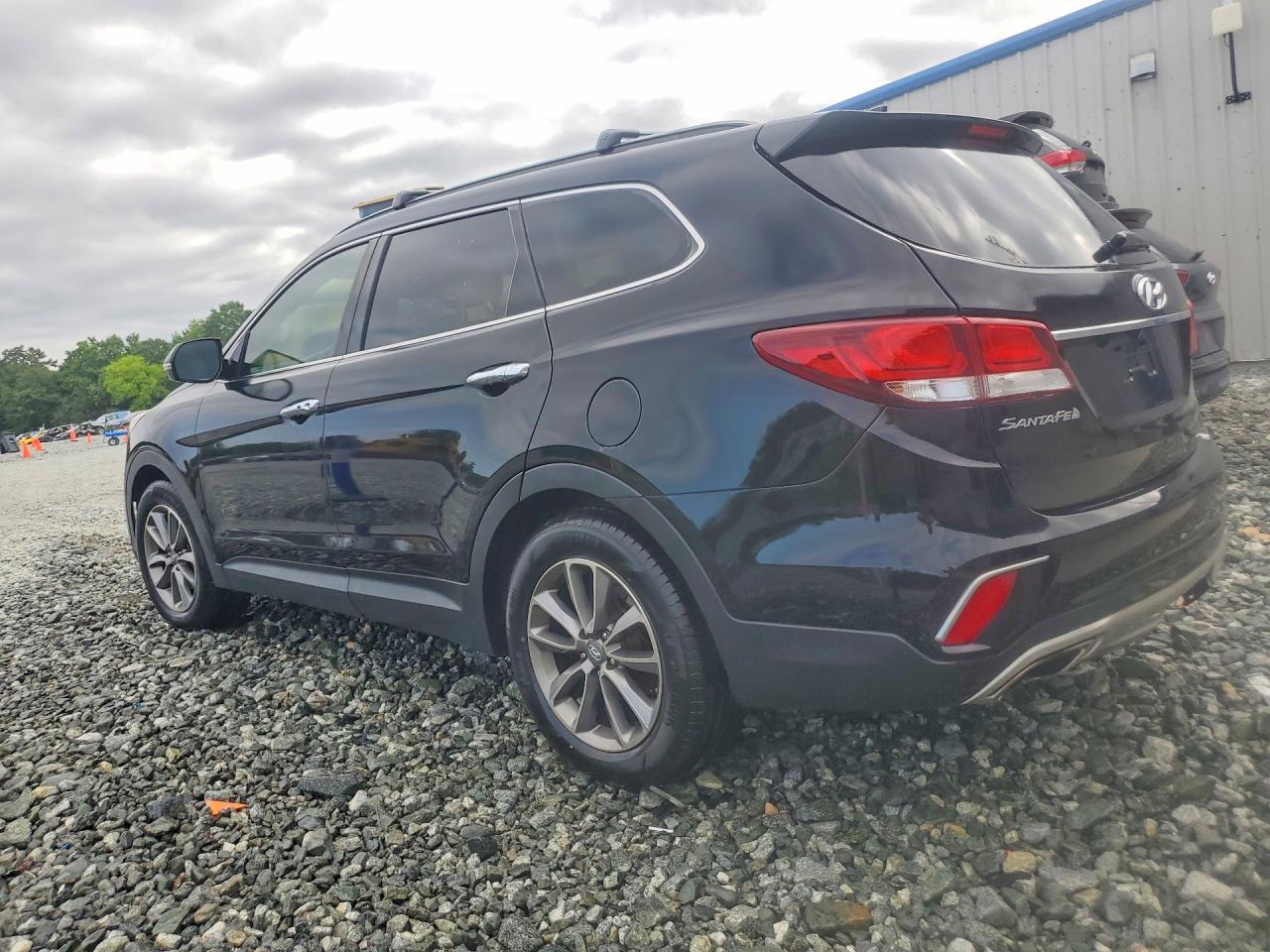 2017 Hyundai Santa Fe Se - Image 2