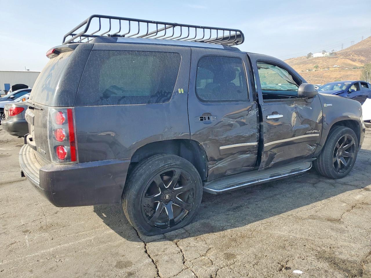 2011 GMC Yukon - Image 3