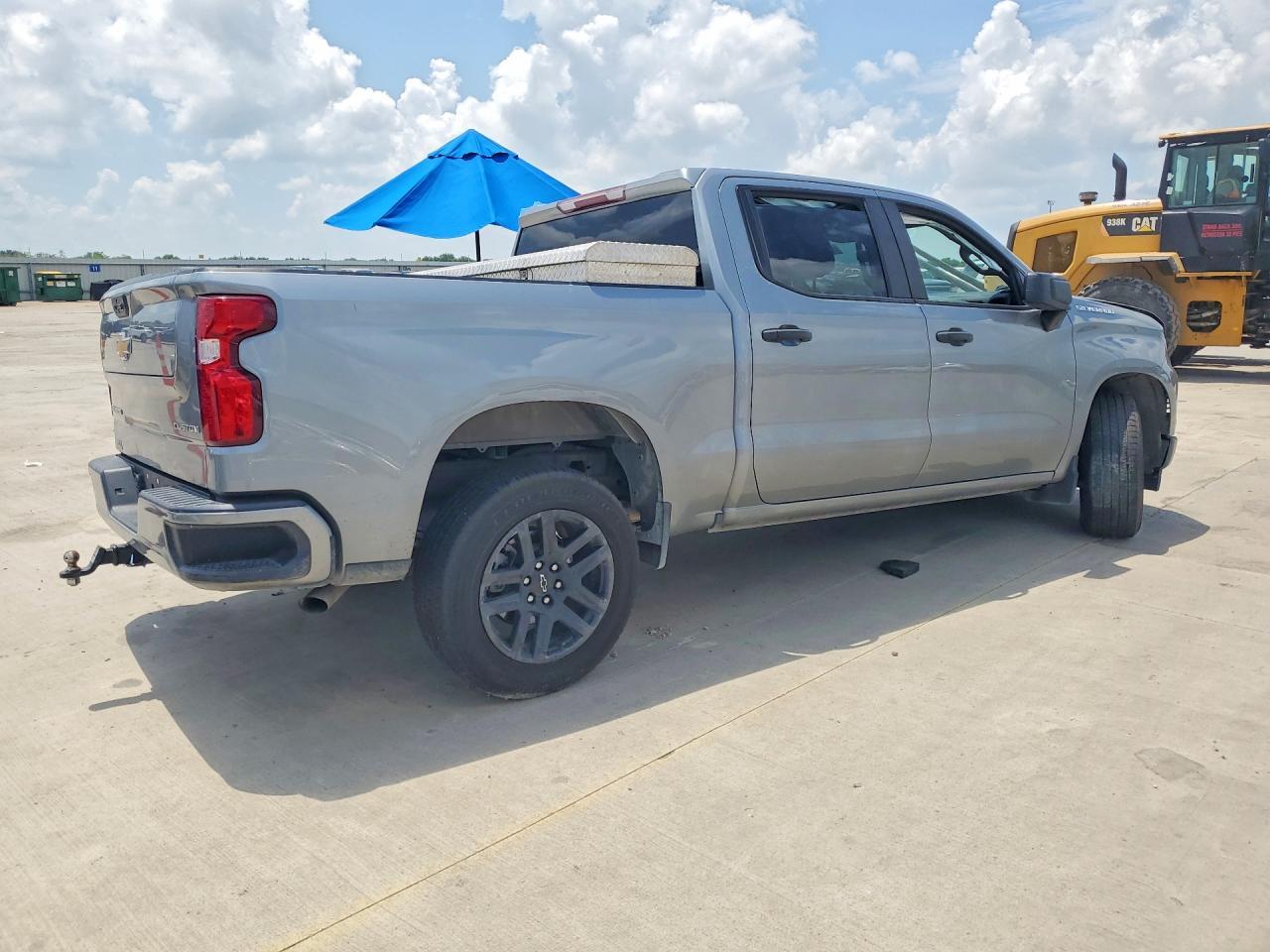 2023 Chevrolet Silverado C1500 Custom - Фото 3
