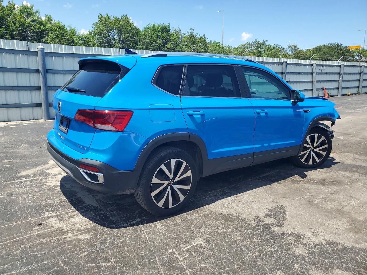 2023 Volkswagen Taos Se - Фото 3