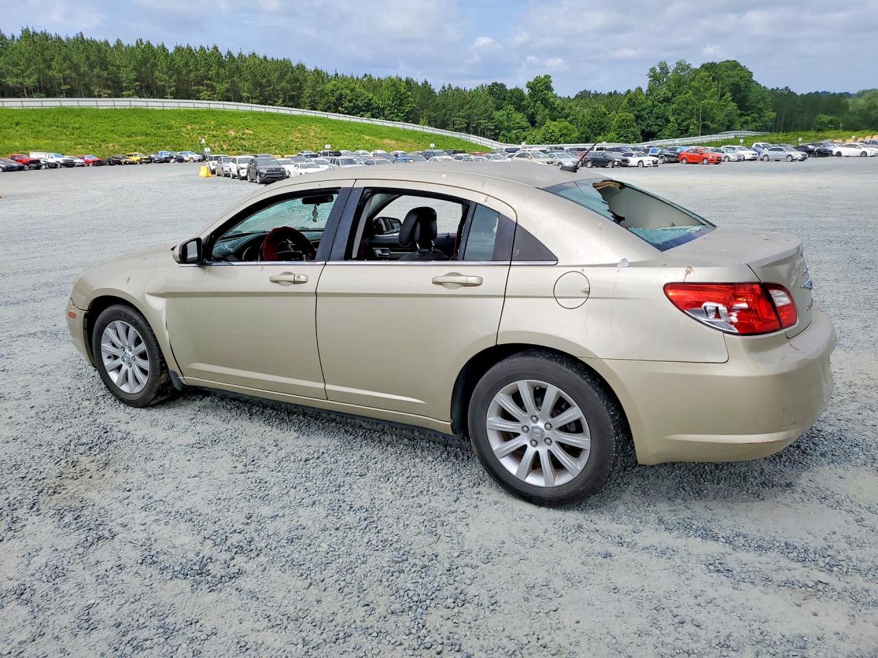 2010 Chrysler Sebring Limited - Image 2