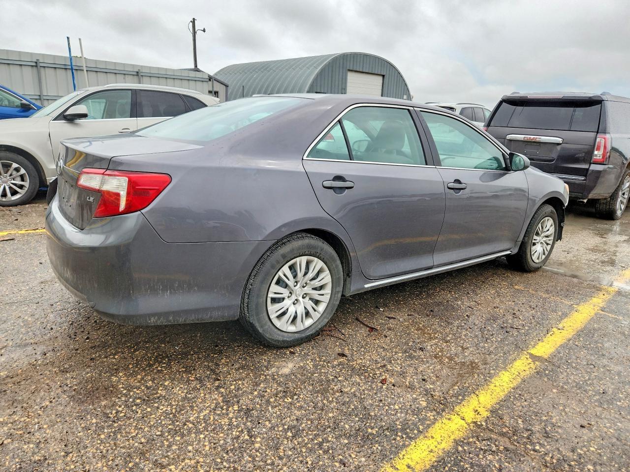 2014 Toyota Camry Le - Image 3