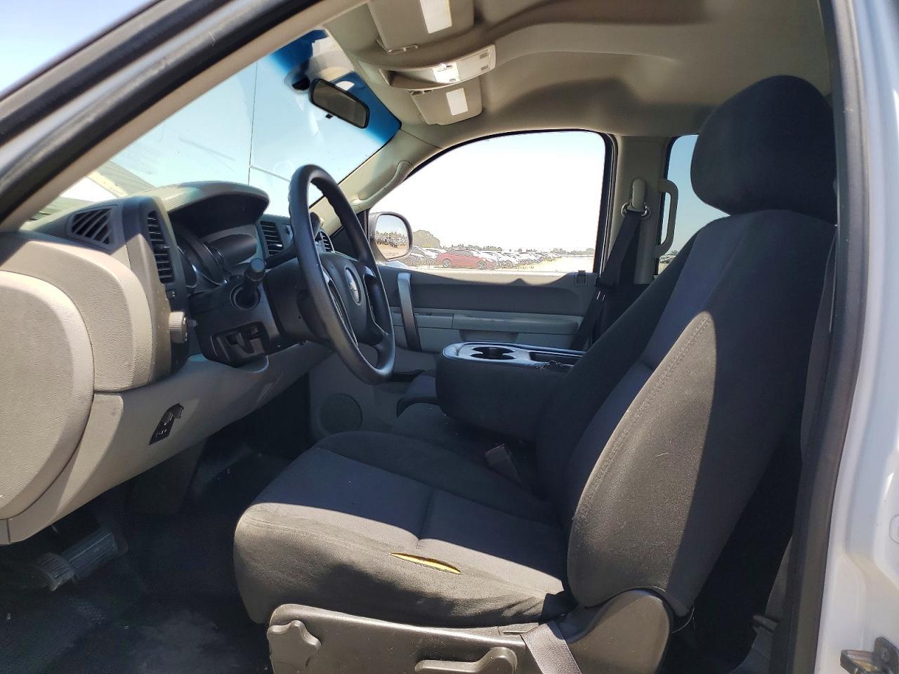 2013 Chevrolet Silverado C2500 Heavy Duty - Image 7