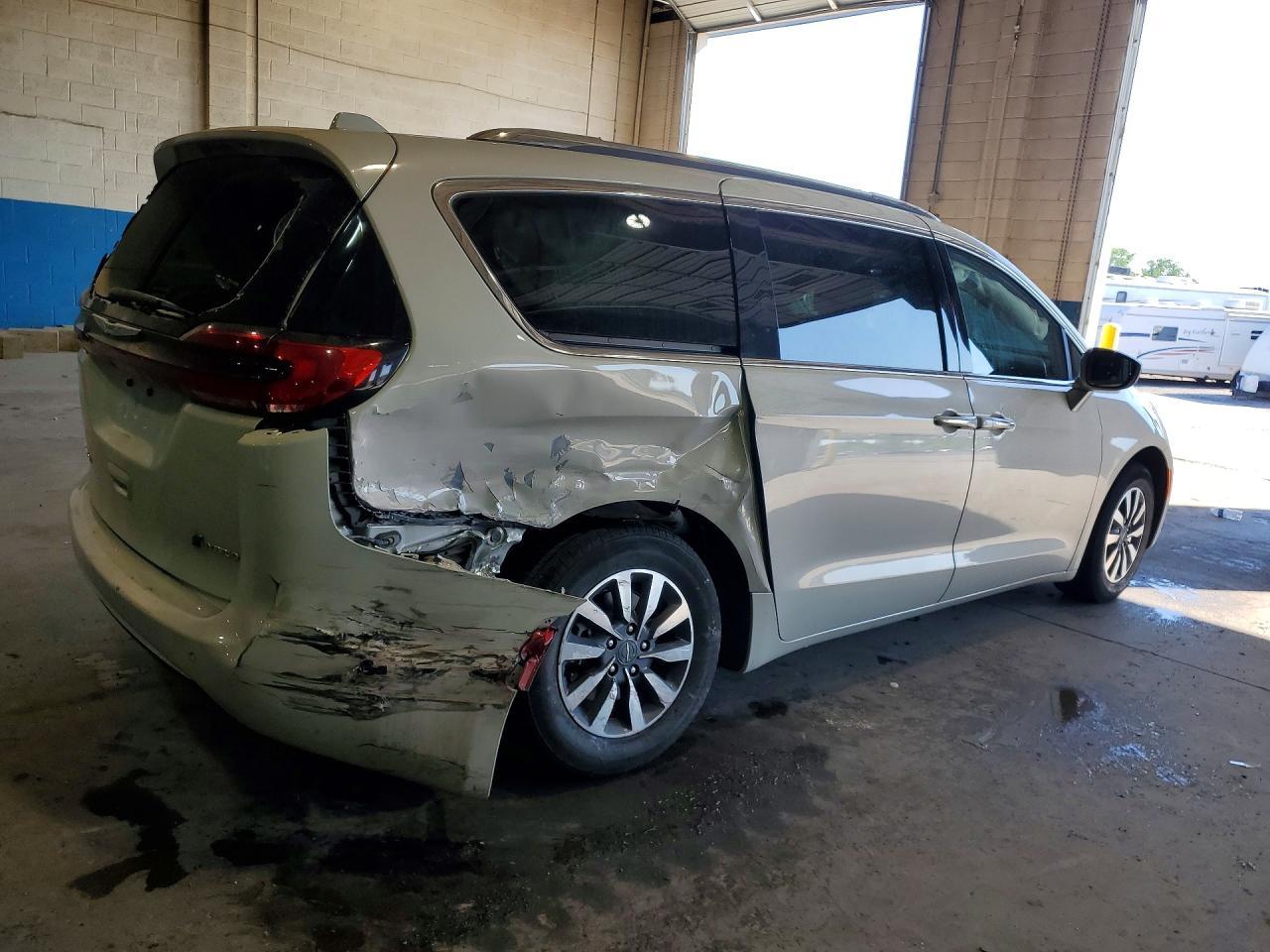 2021 Chrysler Pacifica Hybrid Touring L - Фото 3