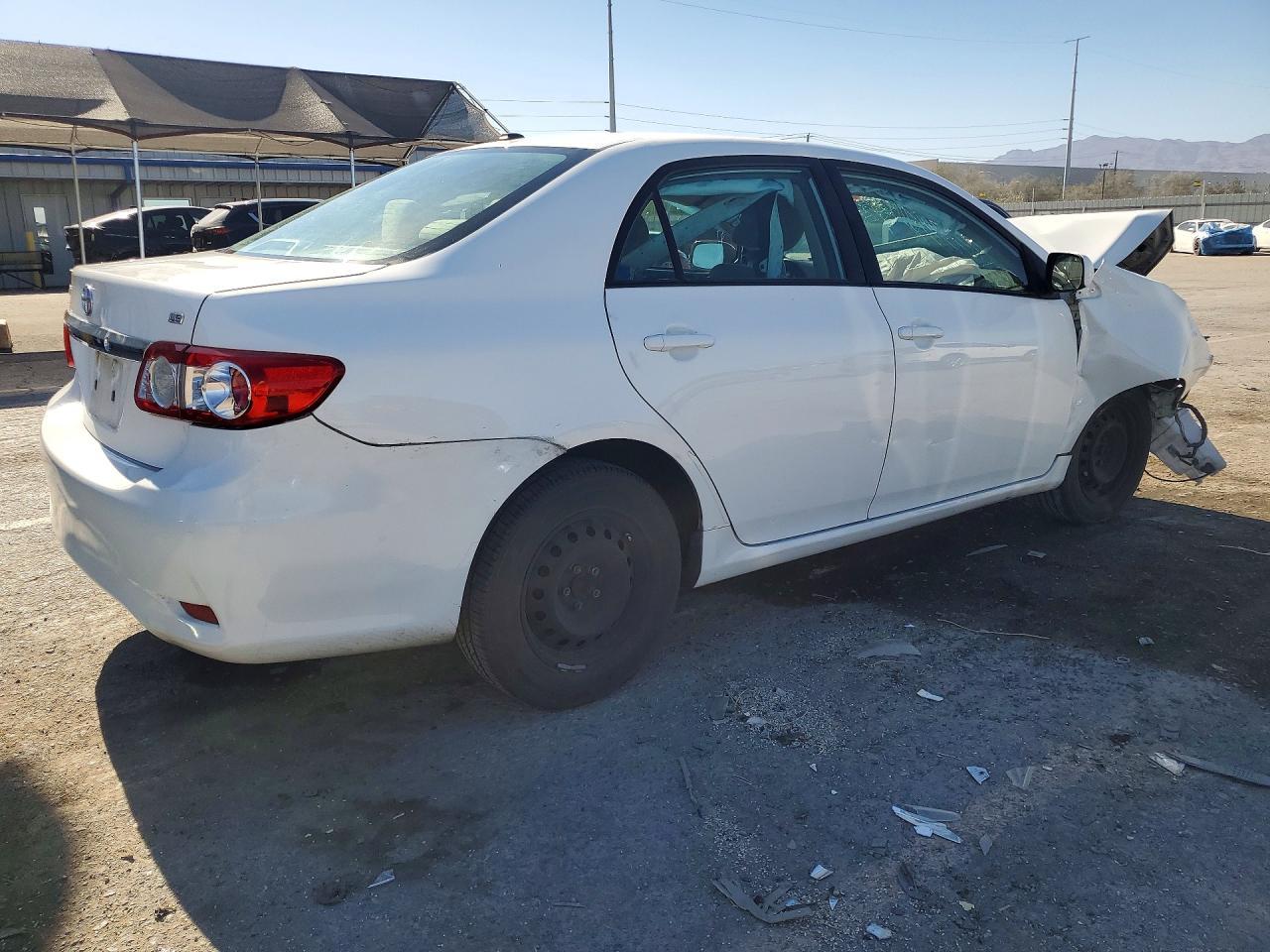 2011 Toyota Corolla Le - Image 3