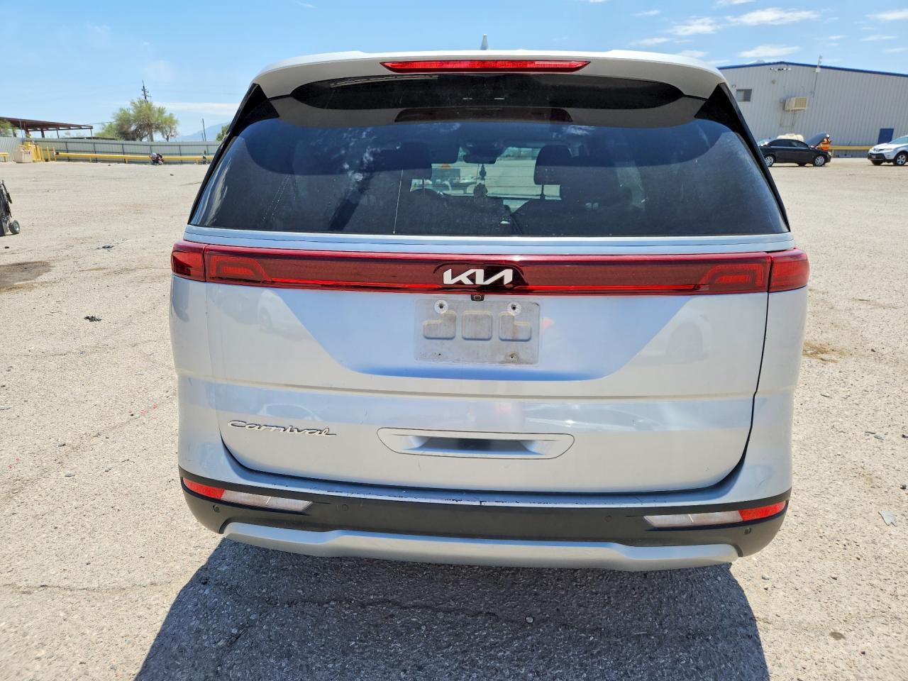 2022 Kia Carnival Lx - Image 6