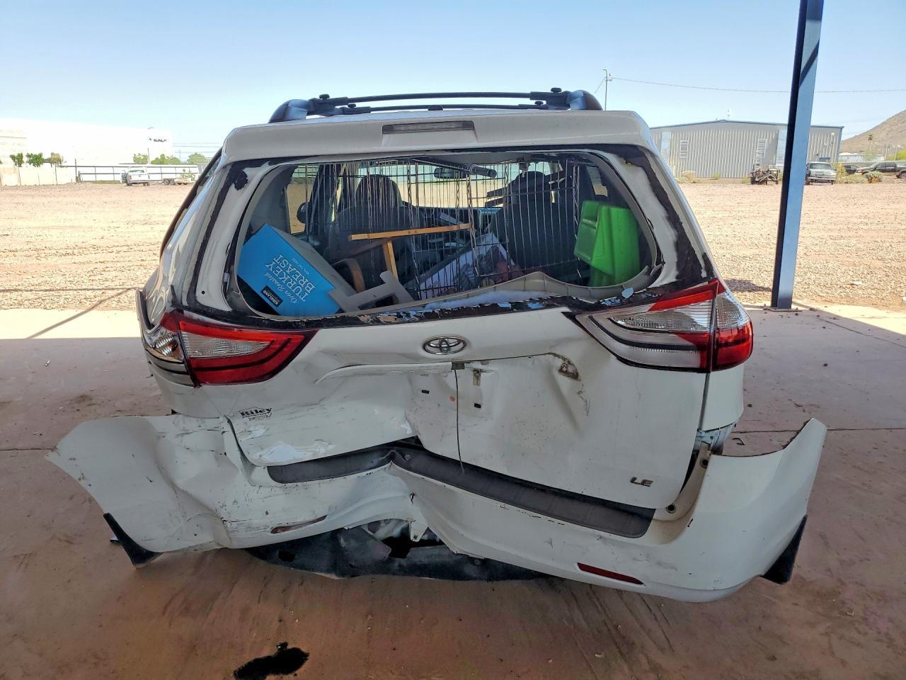 2016 Toyota Sienna Le - Image 6