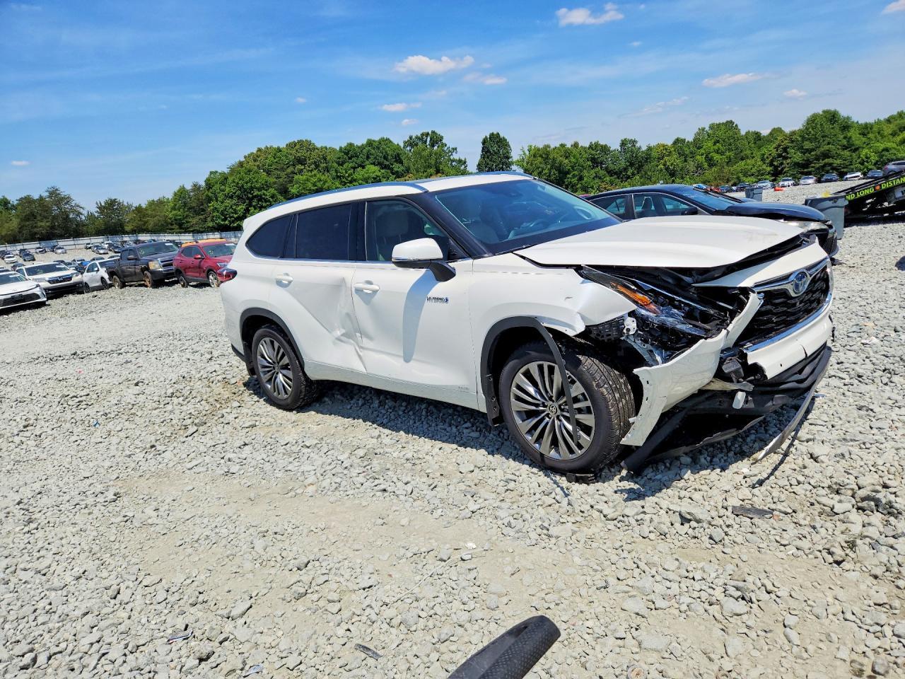 2021 Toyota Highlander Hybrid Platinum - Image 4