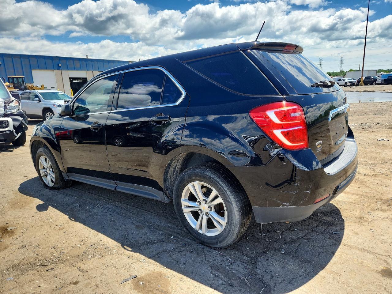 2017 Chevrolet Equinox Ls - Image 2