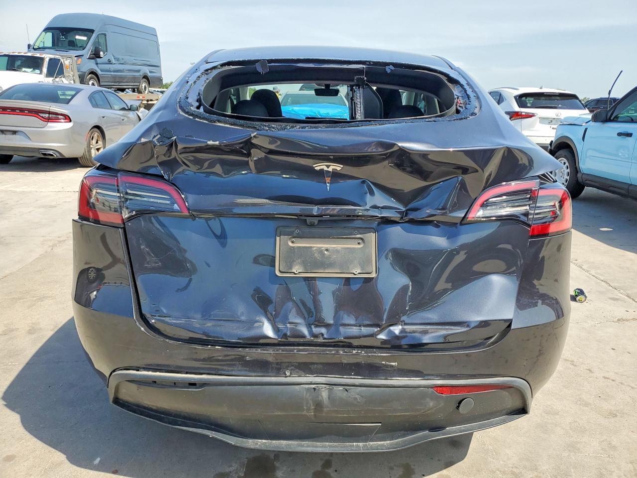 2024 Tesla Model Y - Фото 6
