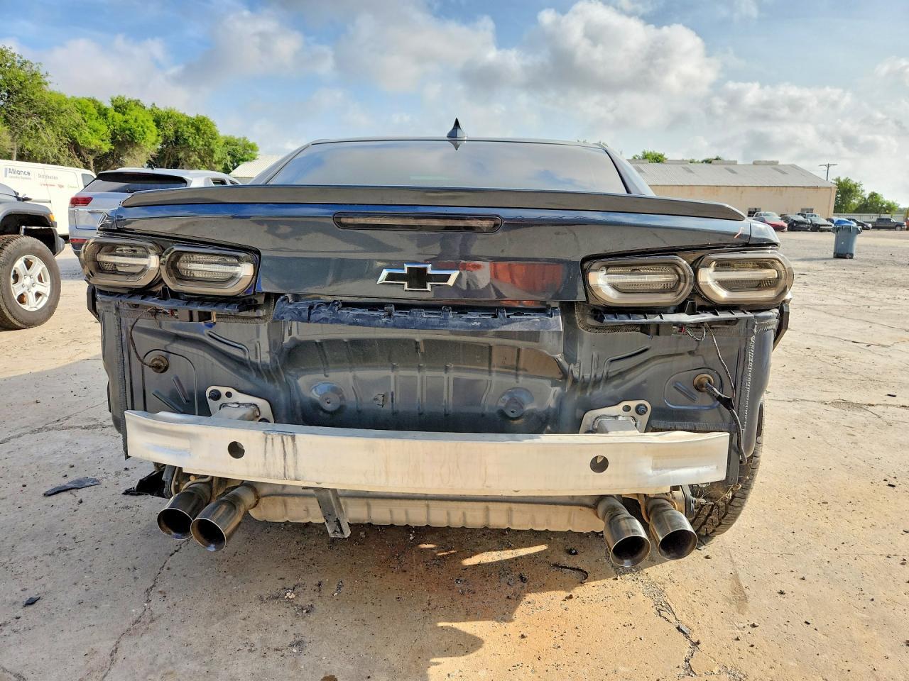 2021 Chevrolet Camaro - Image 6