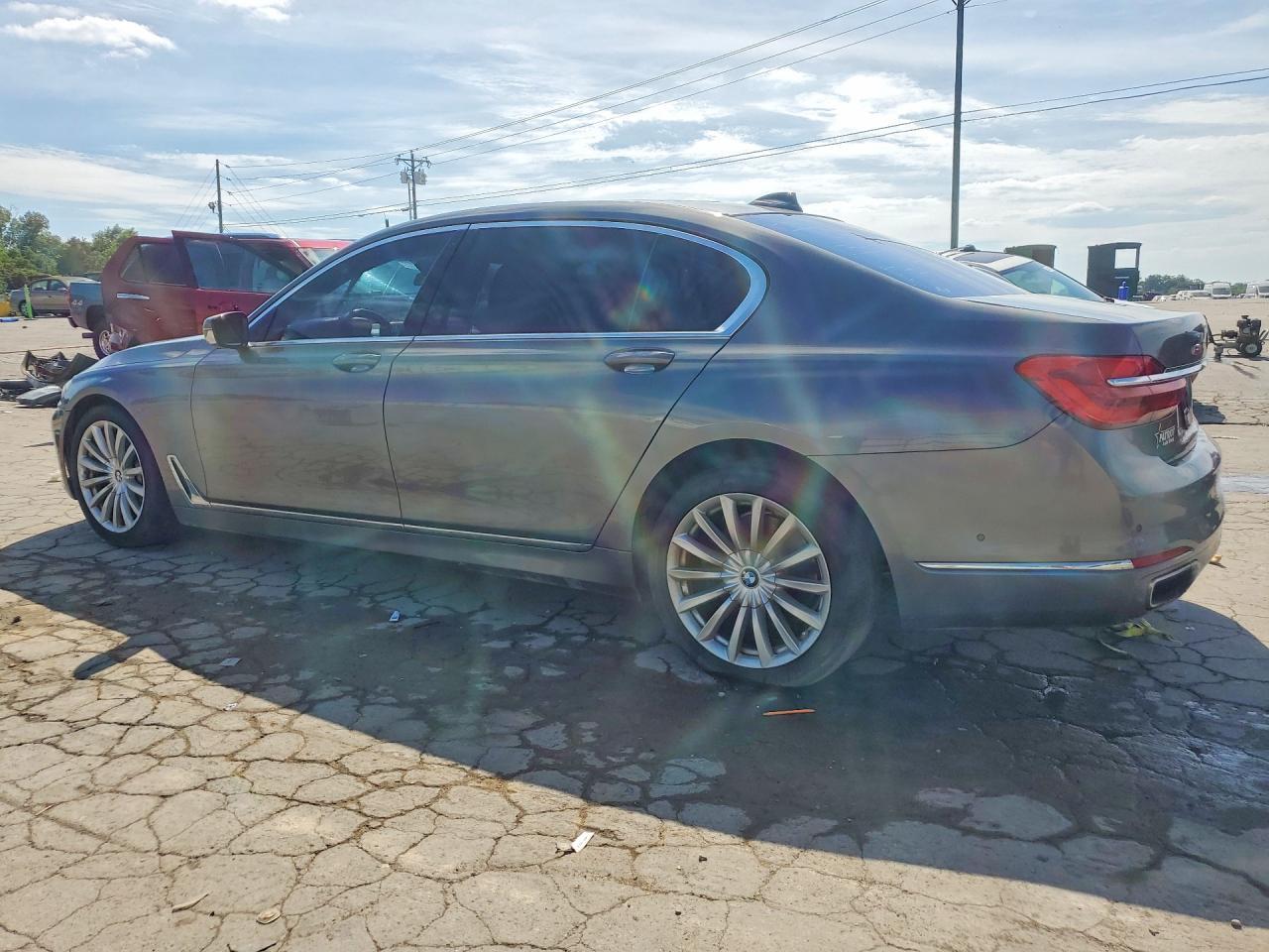2016 BMW 740 I - Фото 2