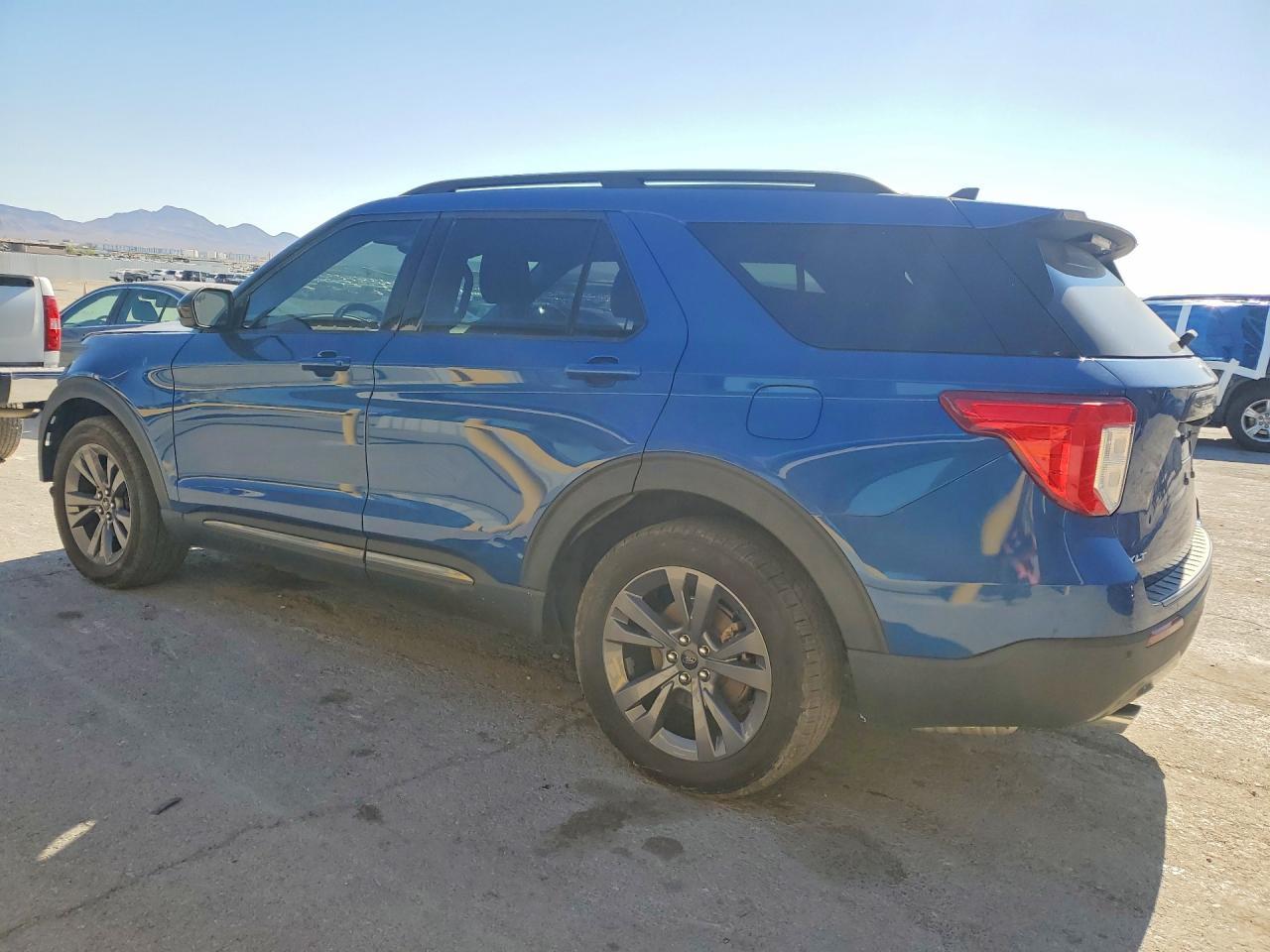 2022 Ford Explorer Xlt - Фото 2