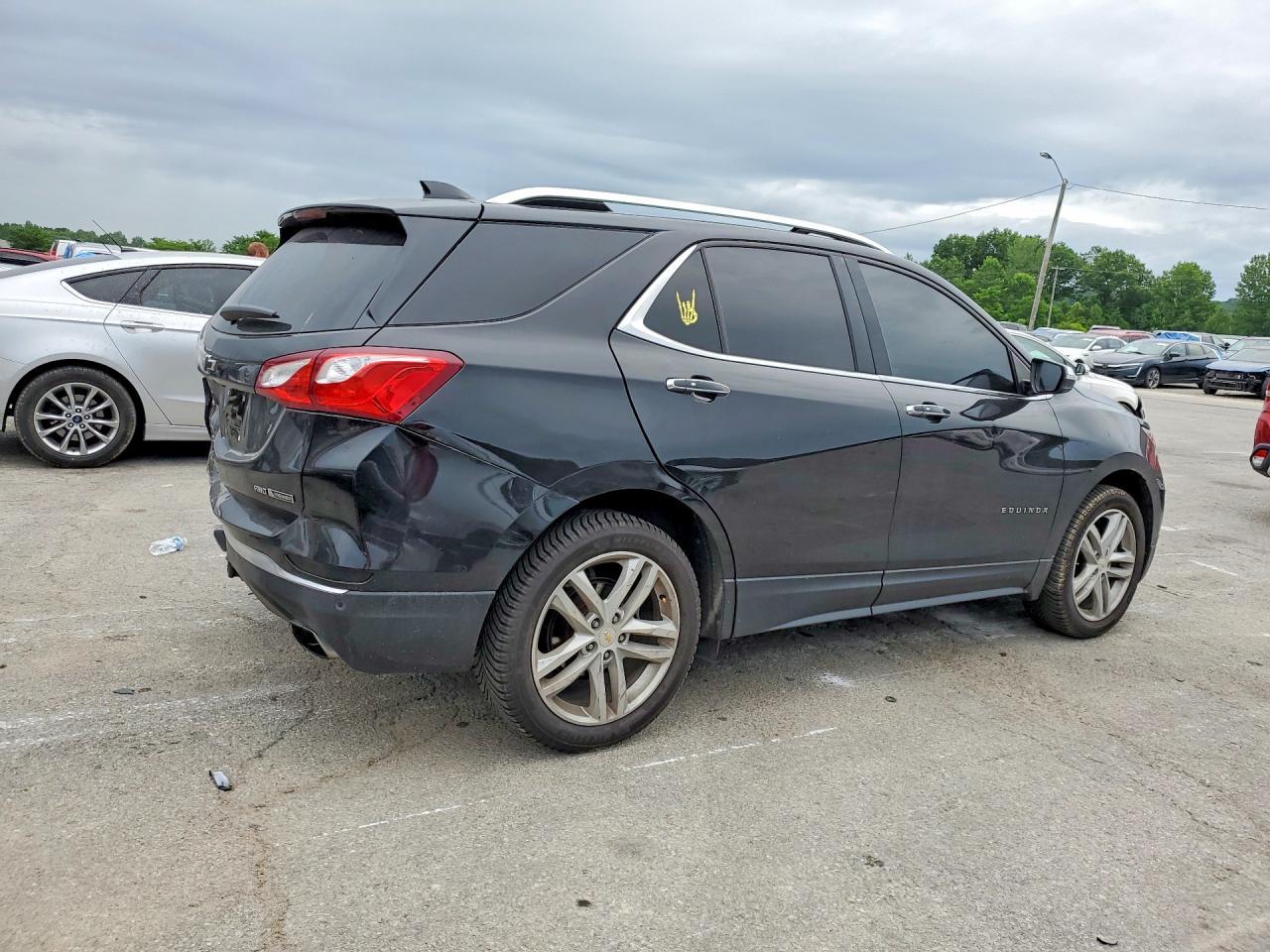 2018 Chevrolet Equinox Premier - Image 3