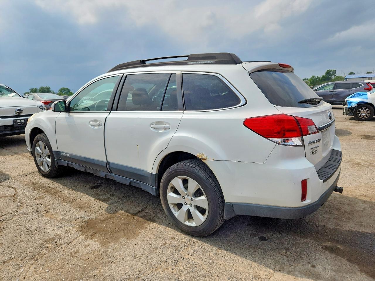 2011 Subaru Outback 2.5I Premium - Image 2