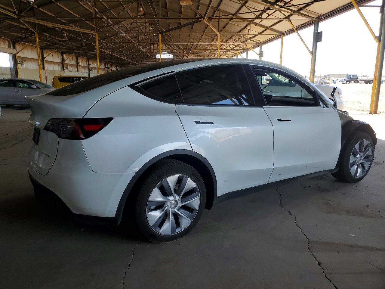 2023 Tesla Model Y - Фото 3