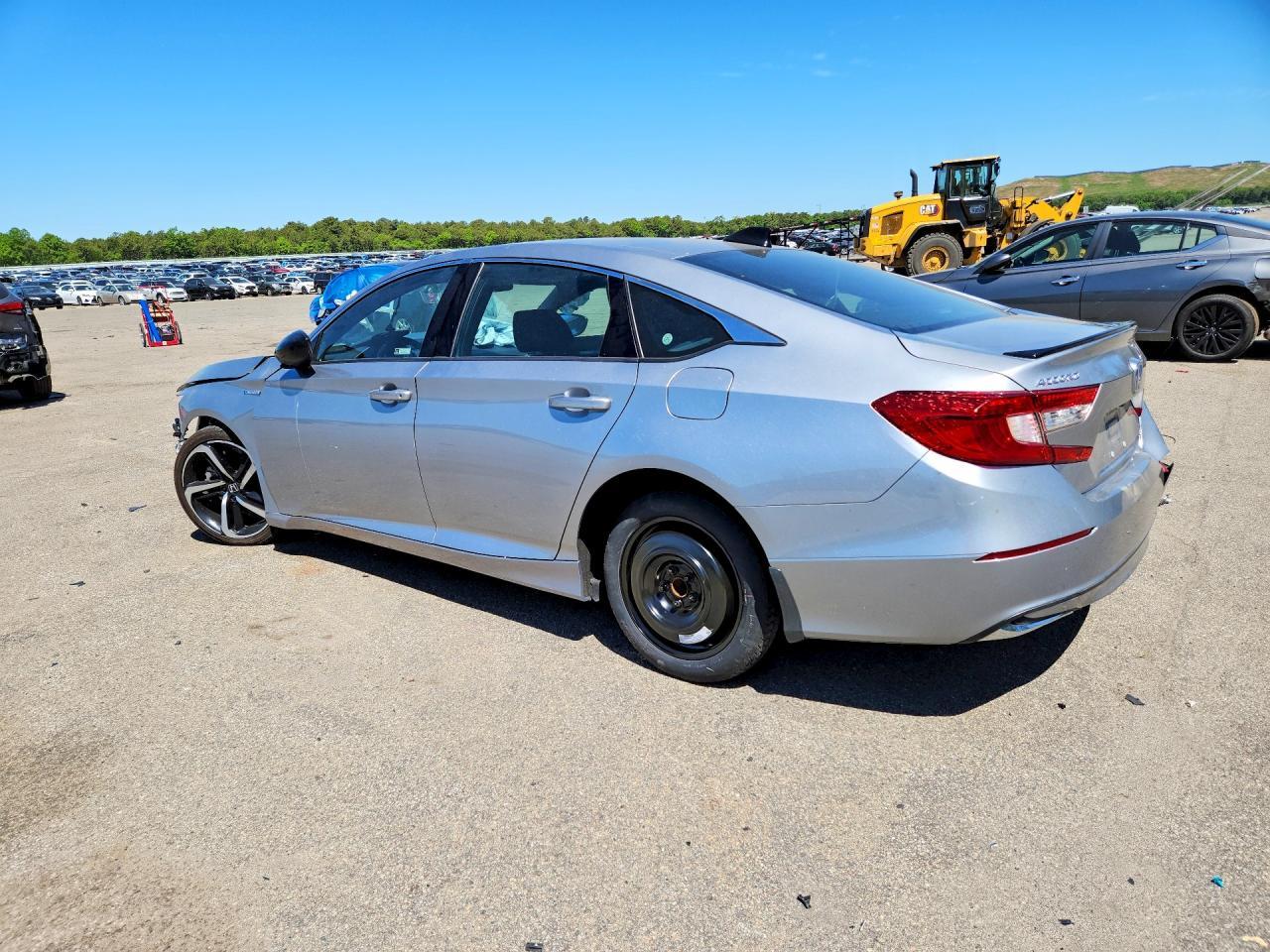 2022 Honda Accord Hybrid Sport - Image 2