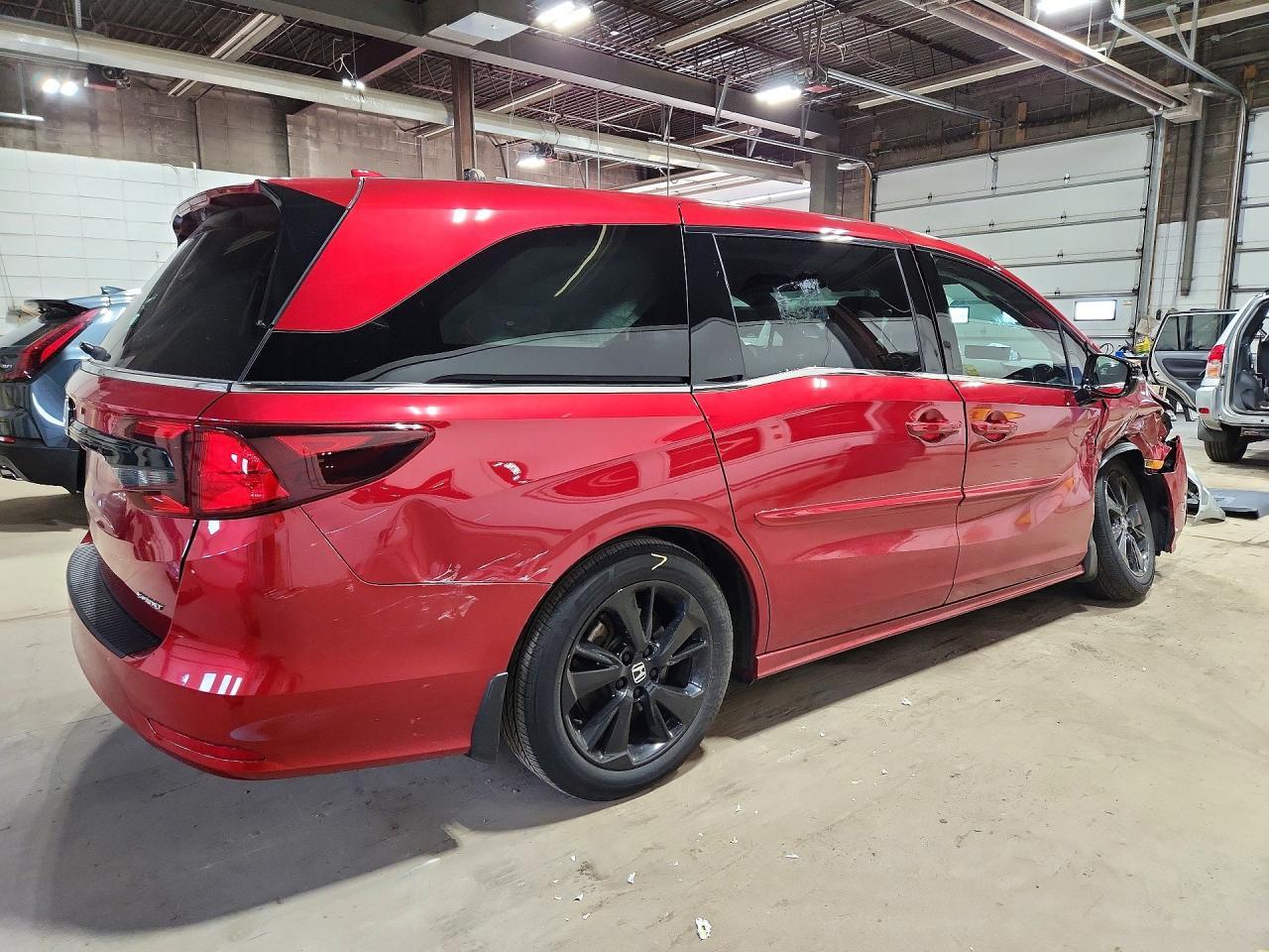 2024 Honda Odyssey Sport - Image 3