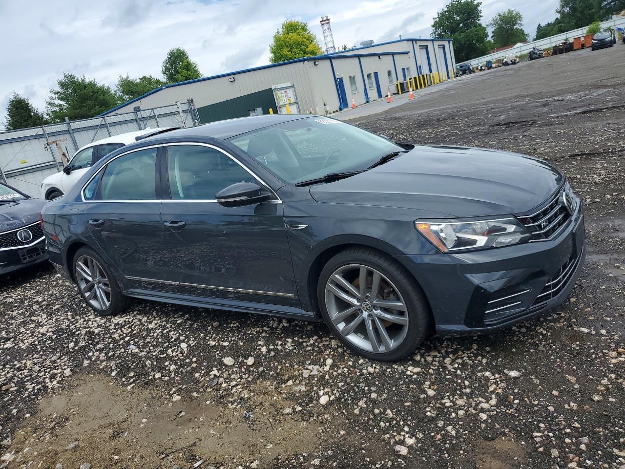 2017 Volkswagen Passat R-Line - Фото 4