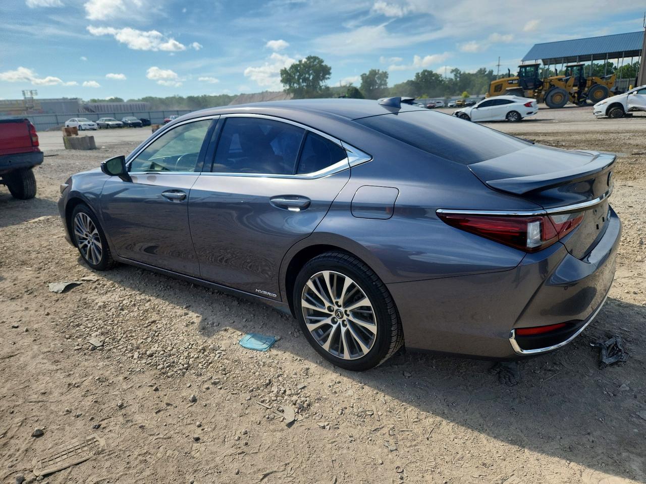 2019 Lexus Es 300H - Image 2
