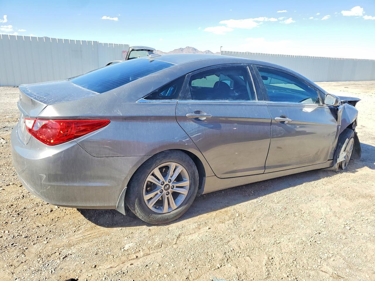 2013 Hyundai Sonata Gls - Image 3