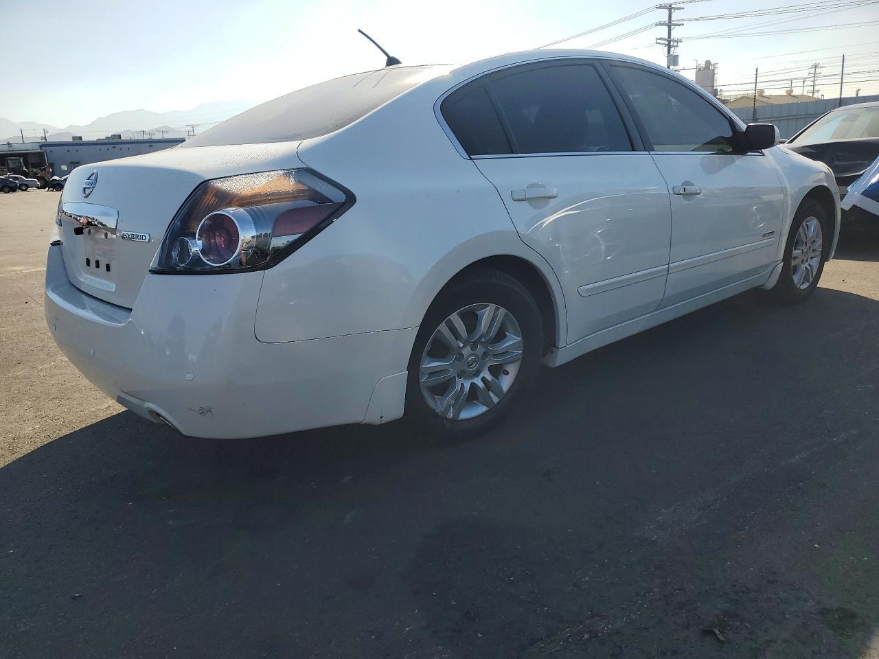 2010 Nissan Altima Hybrid - Фото 3