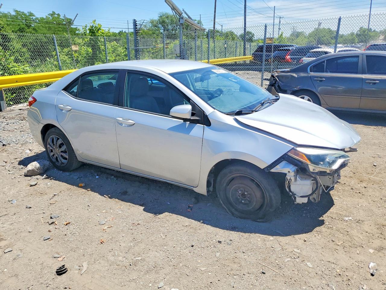 2015 Toyota Corolla Le - Фото 4