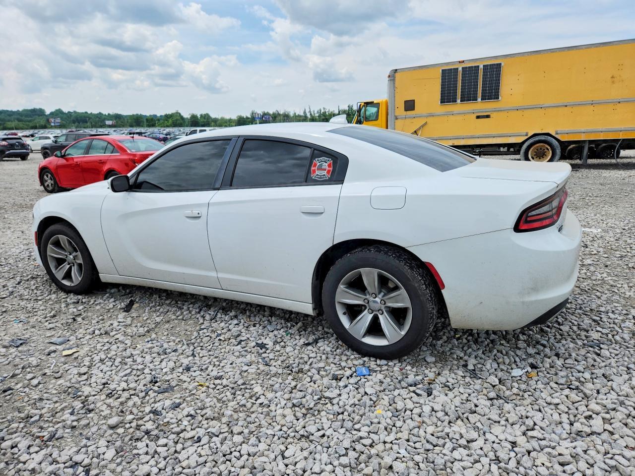 2016 Dodge Charger Sxt - Image 2