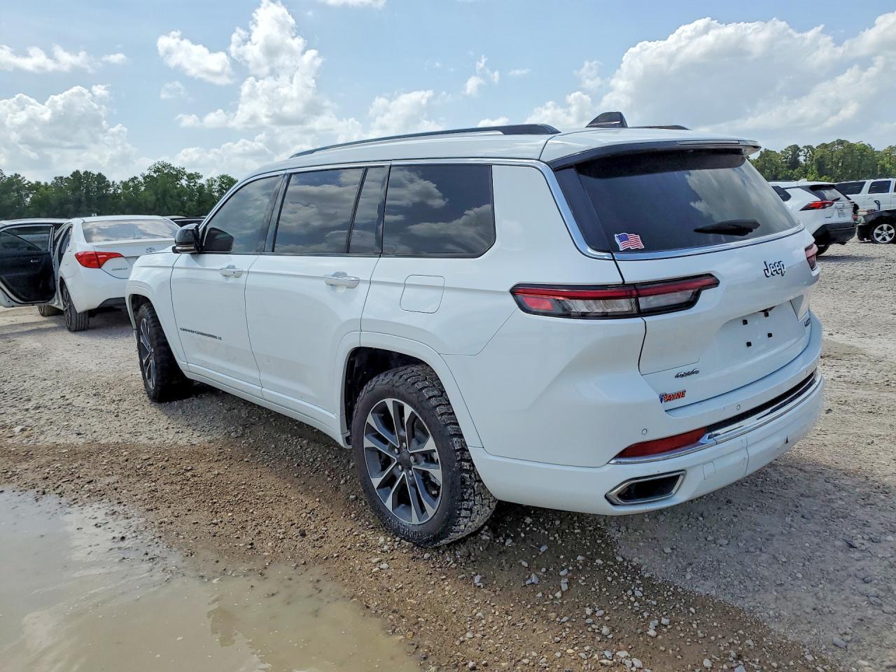 2023 Jeep Grand Cherokee L Overland - Image 2