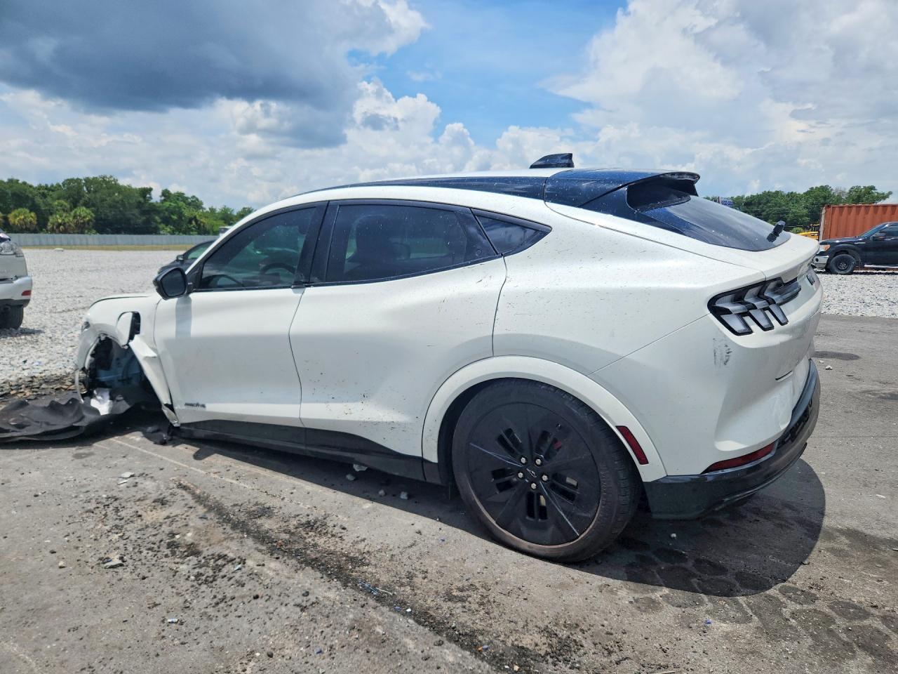 2025 Ford Mustang Mach-E Gt - Фото 2